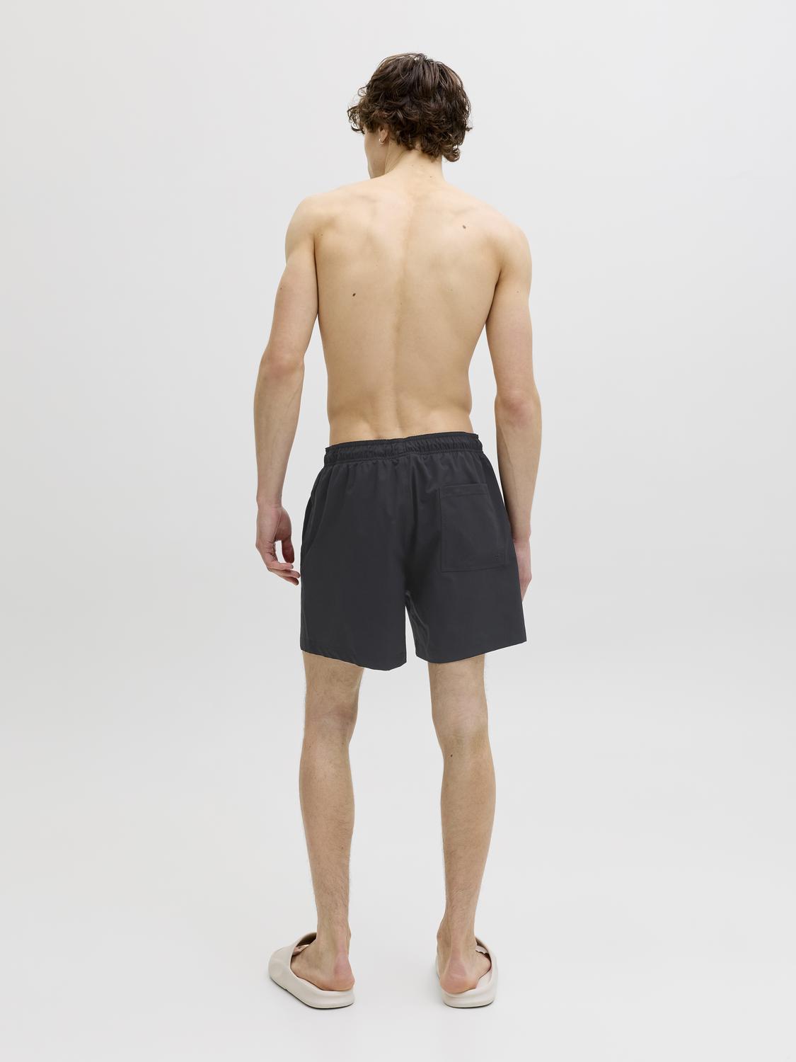 model_shot-back